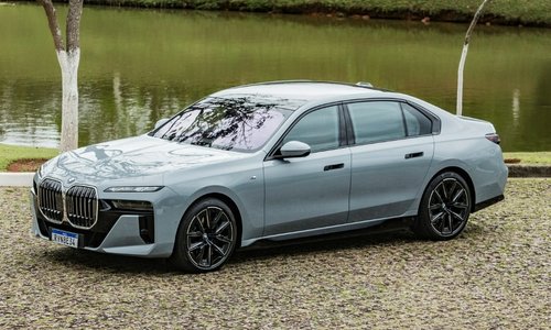 BMW i7